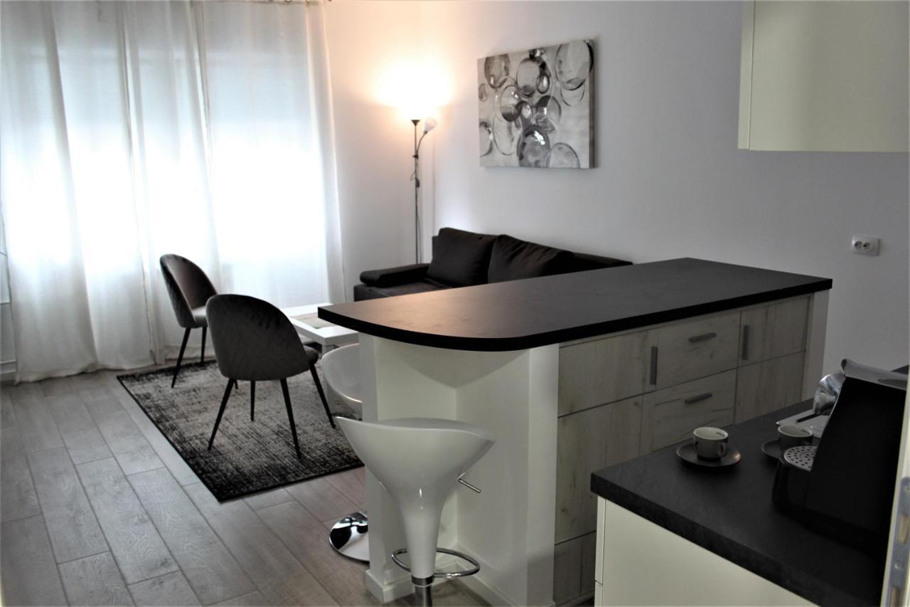 Tiziano T1 Apartment Zagreb Bagian luar foto