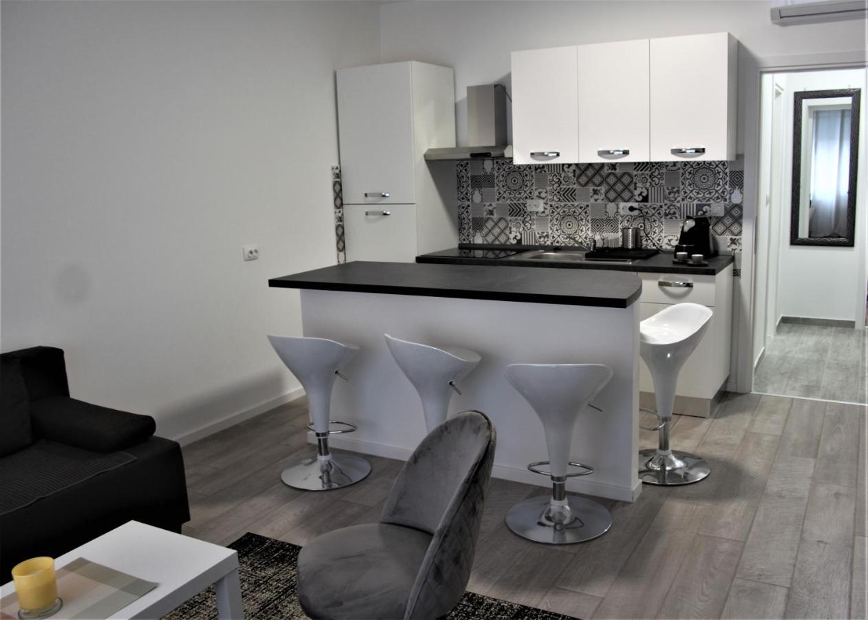 Tiziano T1 Apartment Zagreb Bagian luar foto