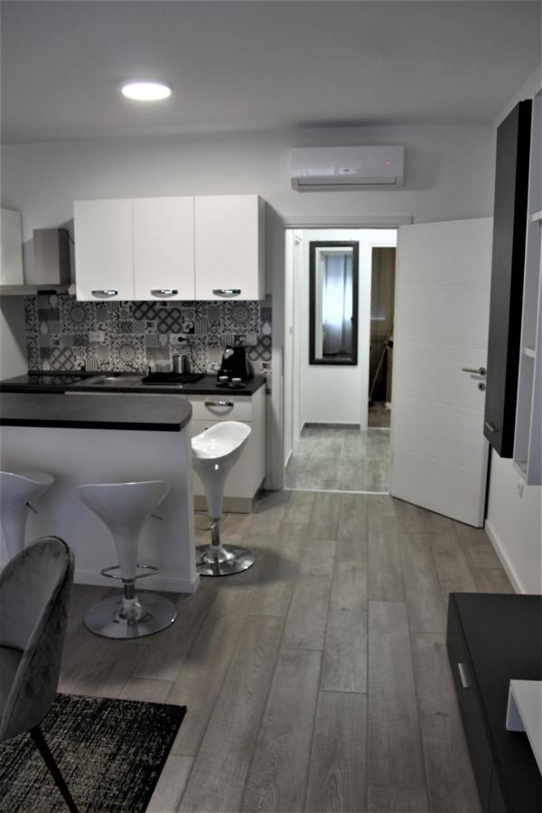 Tiziano T1 Apartment Zagreb Bagian luar foto