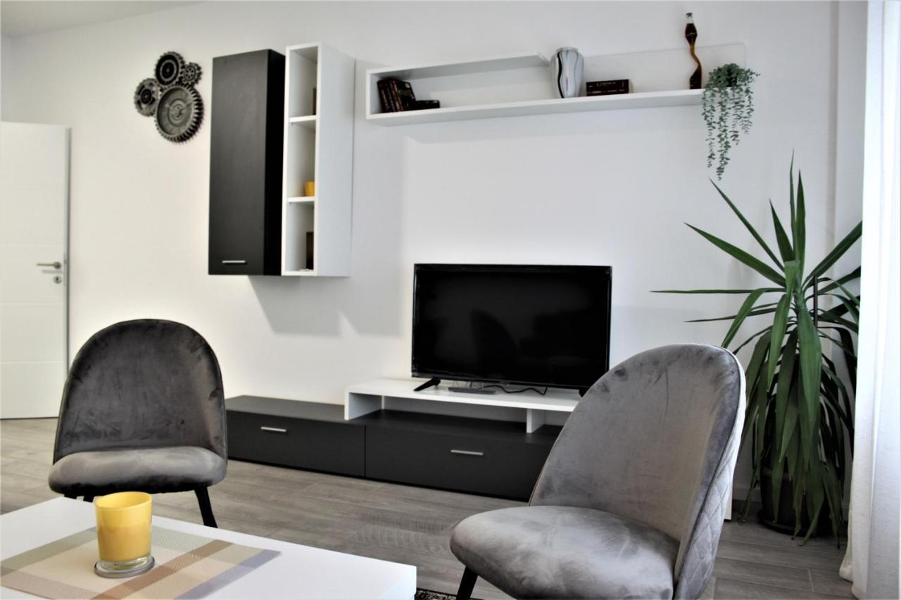 Tiziano T1 Apartment Zagreb Bagian luar foto